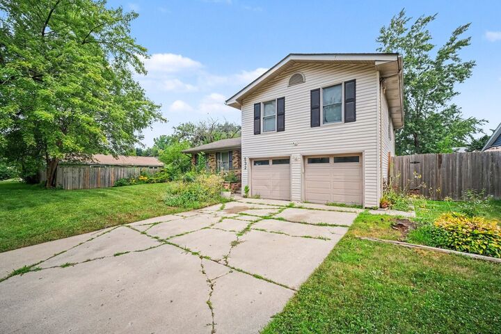 Property Photo:  532 Carlyle Lane  IL 60440 