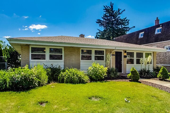 Property Photo: 3631 Kemman Avenue IL 60513