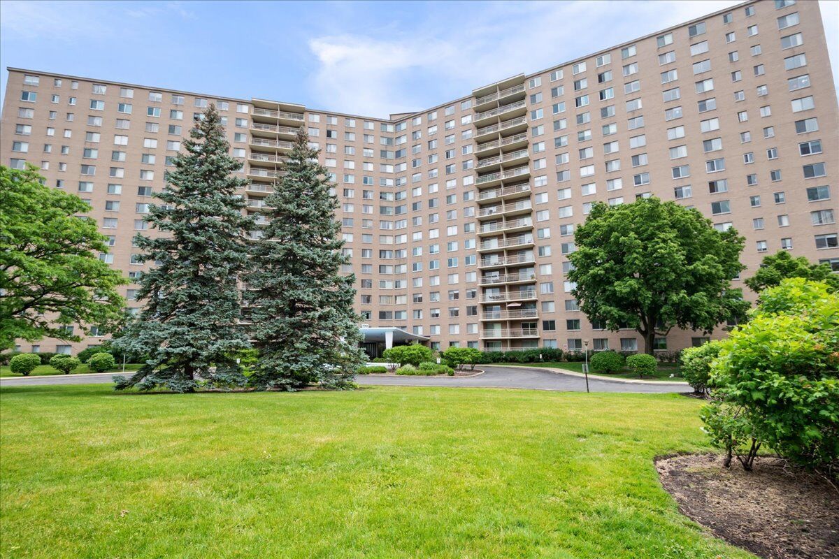 Property Photo:  7061 N Kedzie Avenue 115  IL 60645 