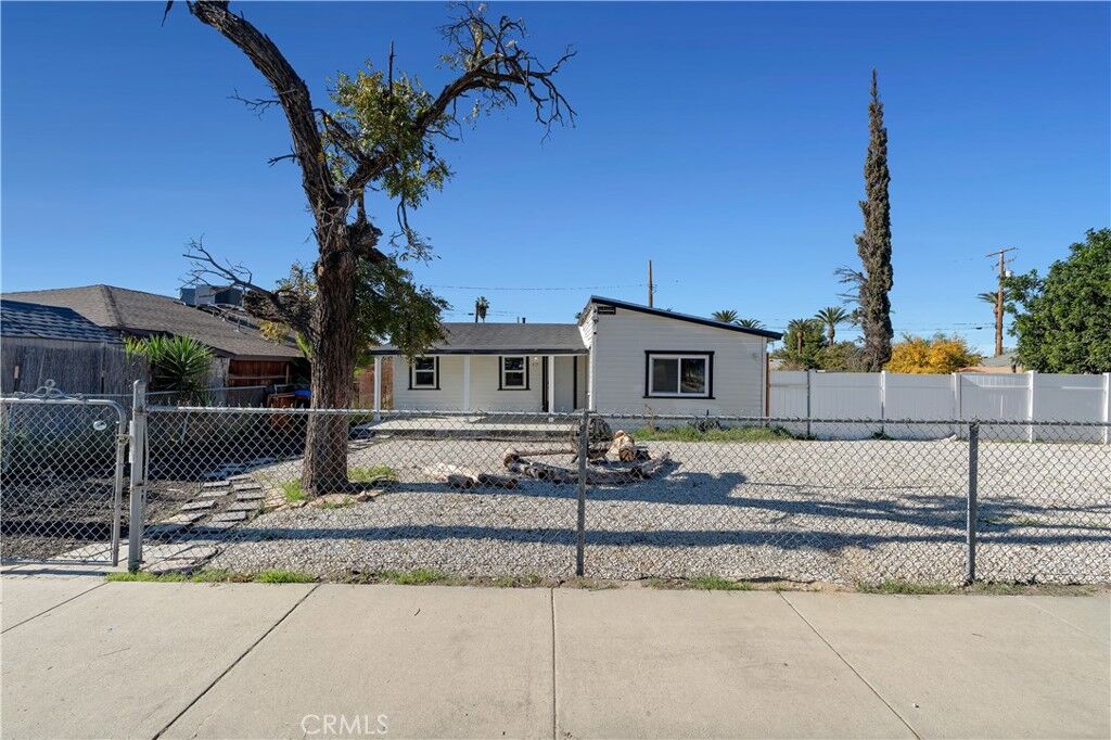 Property Photo: 415 N Santa Fe CA 92543