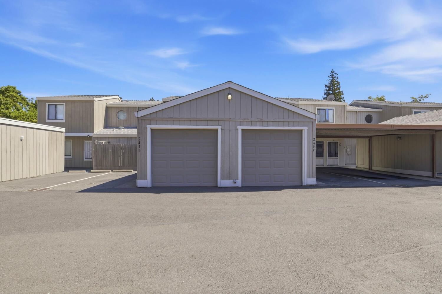 Property Photo:  2411 Post Oak Ln  CA 95825 