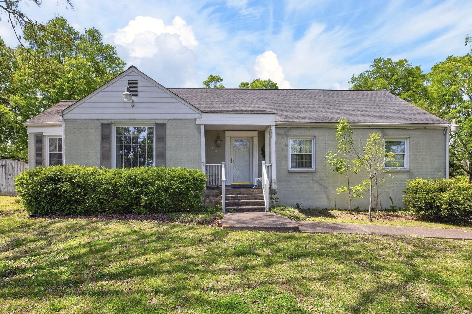 Property Photo: 118 S Graycroft Ave TN 37115