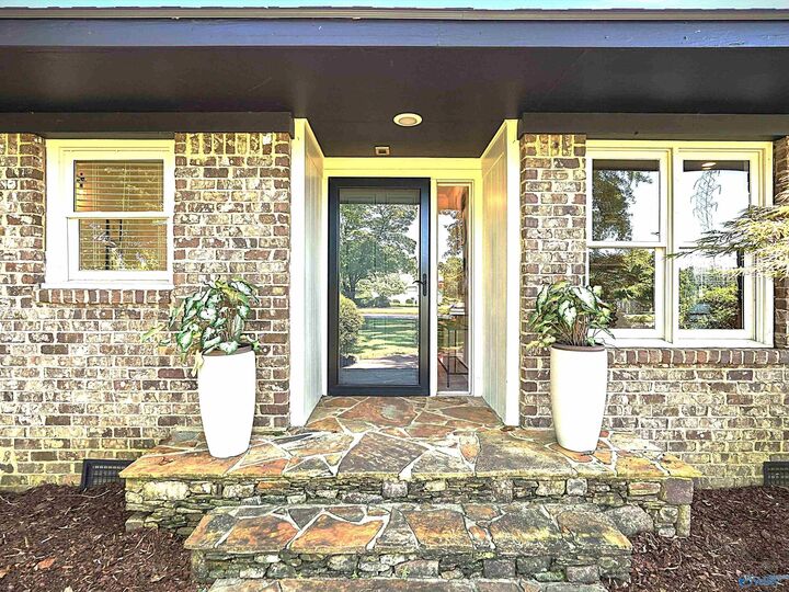 Property Photo: 2210 Meadowbrook Road SE AL 35601