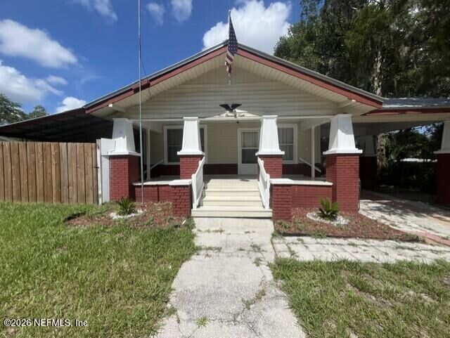 Property Photo: 108 Fern Street FL 32177