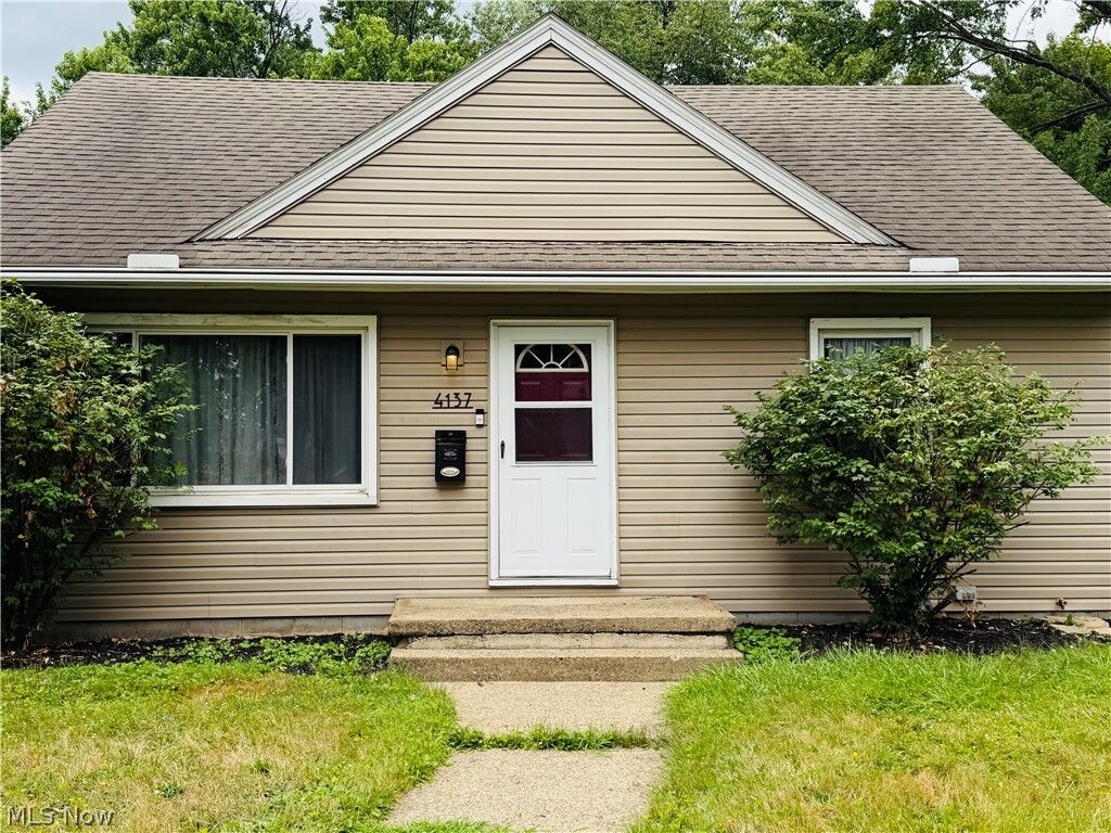 Property Photo:  4137 David Avenue NW  OH 44709 