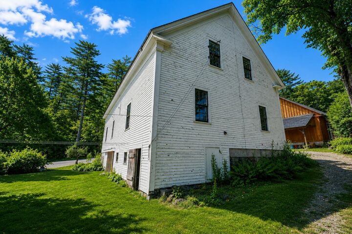 Property Photo:  10 Mountain Road  NH 03883 