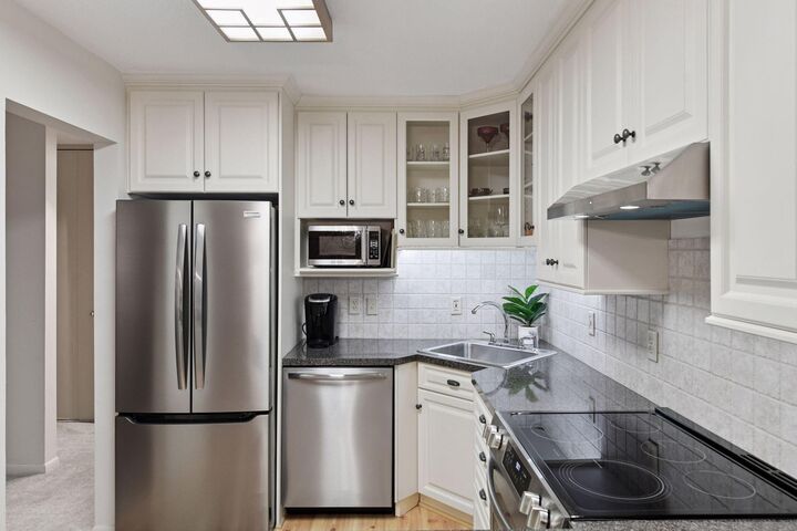 Property Photo:  5420 Three Points Boulevard 232  MN 55364 