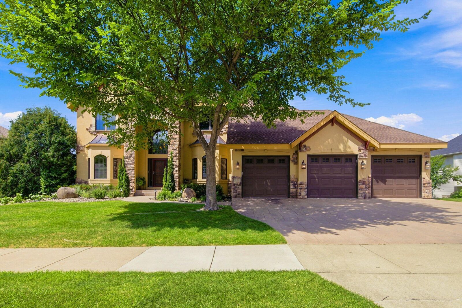 Property Photo: 1008 Newhall Drive MN 55021