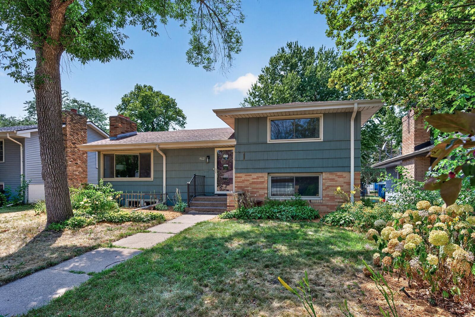 Property Photo:  4621 Ewing Avenue N  MN 55422 