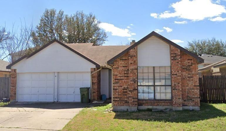 Property Photo:  330 Valley Springs Drive  TX 76018 