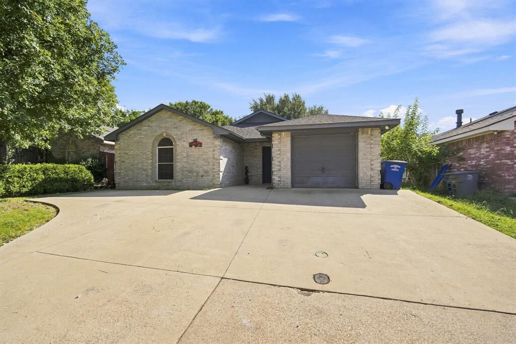 Property Photo:  2534 Las Villas Avenue  TX 75211 