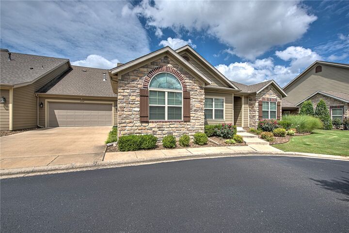 Property Photo:  2504 SW Moorland Street  AR 72713 