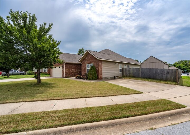 Property Photo:  804 Gail Drive  AR 72761 