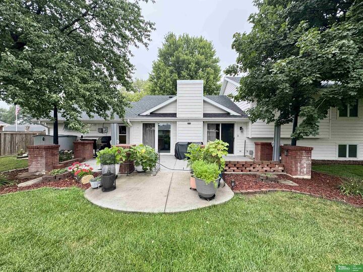Property Photo: 20 Eastridge Drive NE 68467
