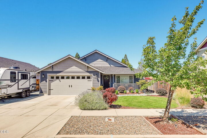 Property Photo:  2210 Westwood Drive  OR 97501 