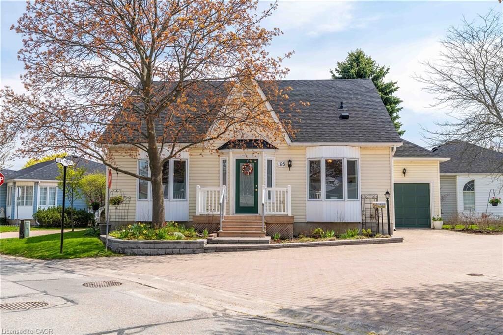 Property Photo:  195 Silverbirch Boulevard  ON L0R 1W0 