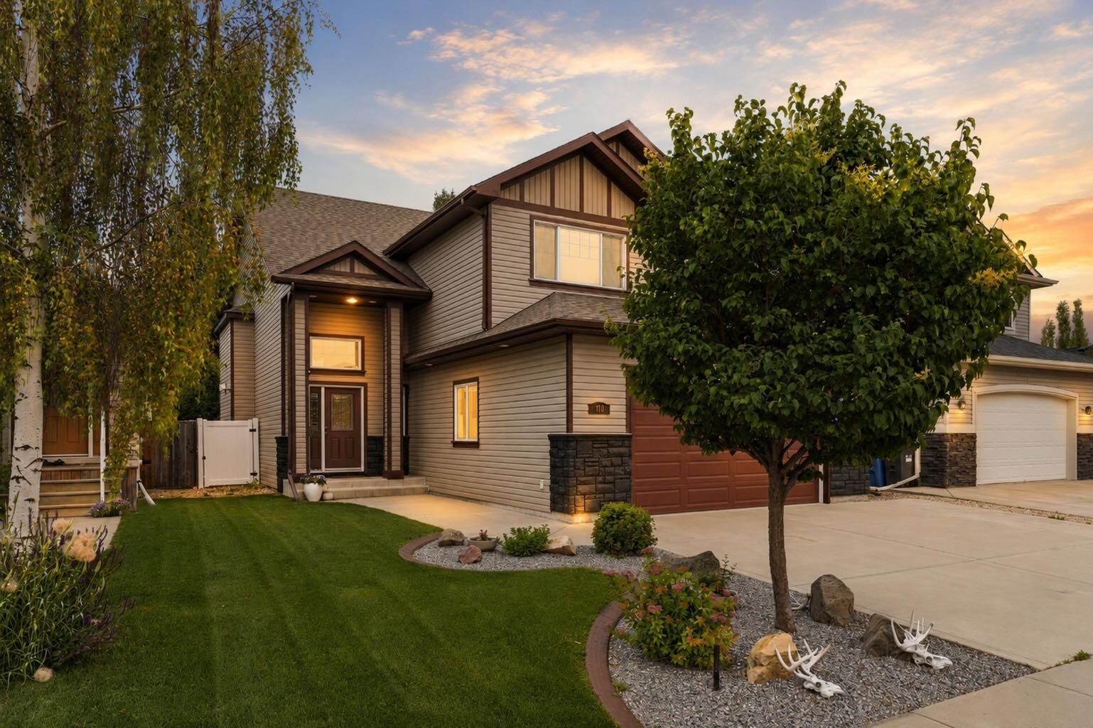Property Photo:  100 Vincent Close  AB T4R 0H8 
