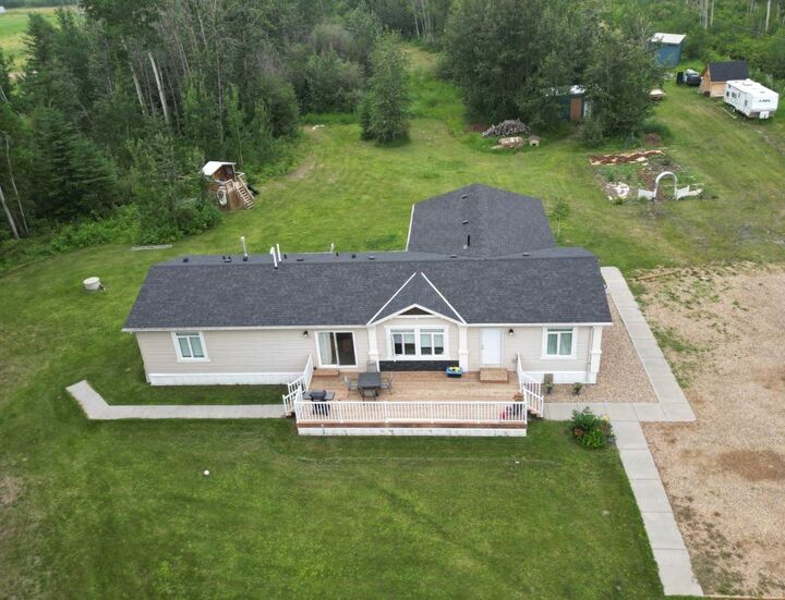 Property Photo:  105520 Rge Rd 151A  AB T0H 2H0 