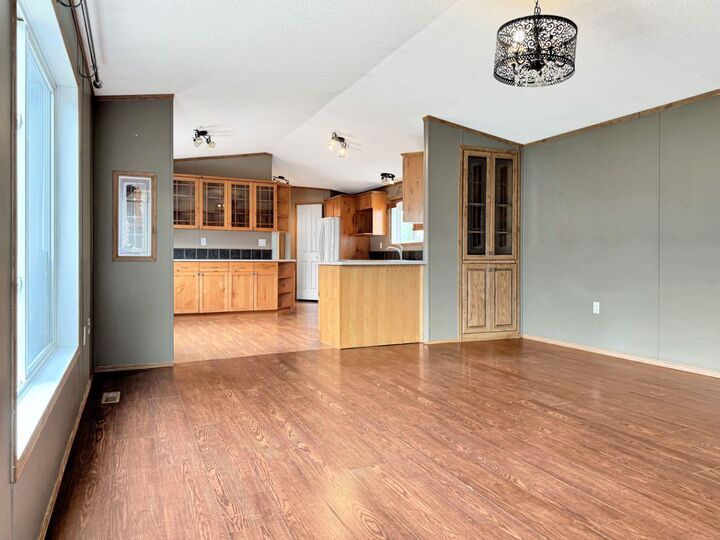 Property Photo: 212 Mawdsley Crescent AB T0E 0Y0