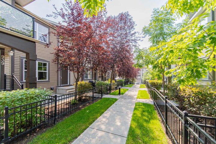 Property Photo:  941 McKenzie Towne Manor SE  AB T2Z 1E1 