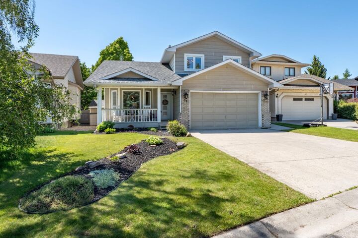 Property Photo:  36 Sunvista Place SE  AB T2X 2T4 