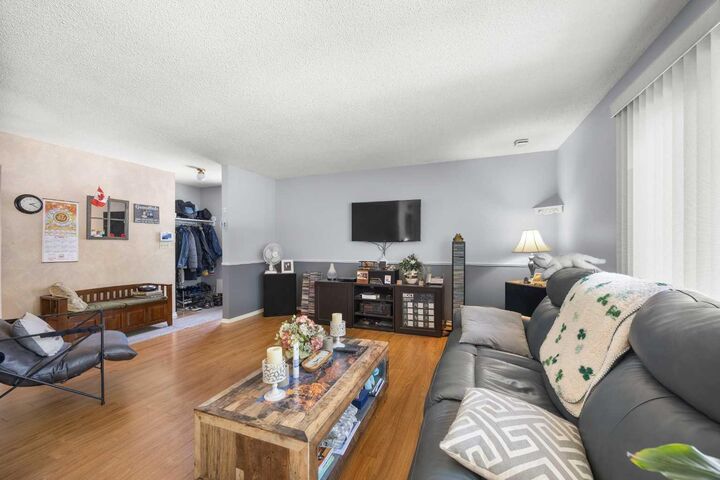 Property Photo: 272 Huntington Close NE AB T2K 5B3