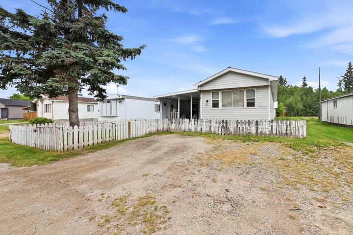 Property Photo:  5235 50 Street #9  AB T0M 0M0 