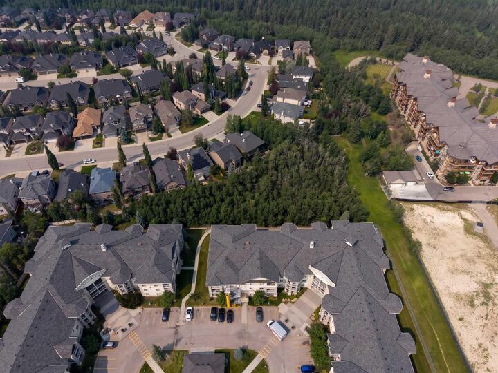 Property Photo: 2518 Fish Creek Boulevard SW 2110 AB T2Y 4T6
