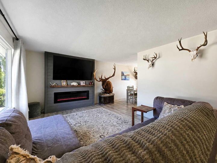 Property Photo:  10237 97 Ave  AB T0E 0Y0 