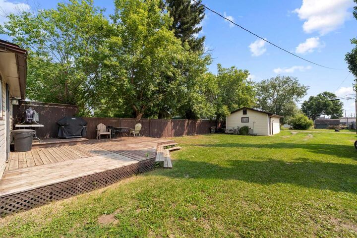 Property Photo:  4806 50 Street  AB T0B 4C0 
