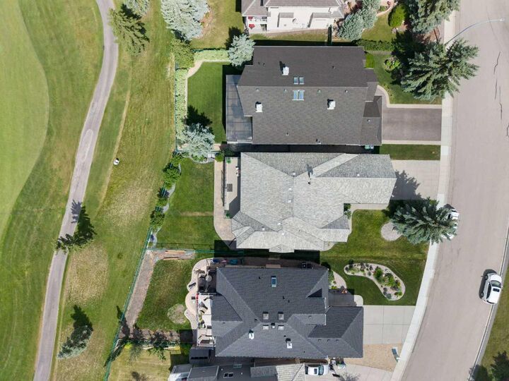 Property Photo:  112 Gleneagles View  AB T4C 1P3 