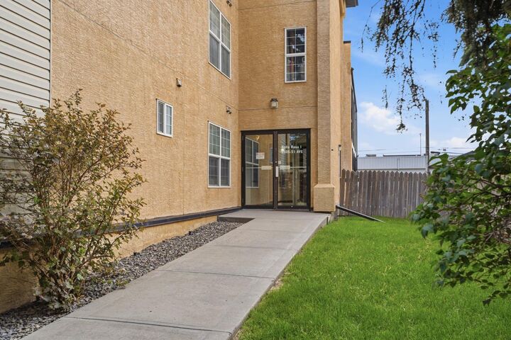 Property Photo: 3505 51 Avenue 301 AB T4N 4G1