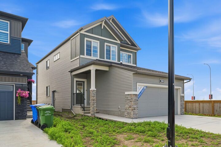 Property Photo:  212 Lewiston Landing NE  AB T3P 2N8 