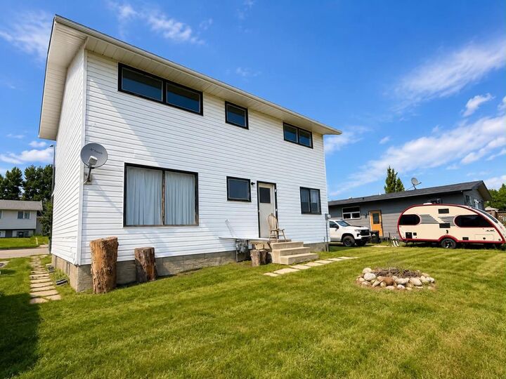 Property Photo: 10813 98th Avenue AB T0E 0Y0
