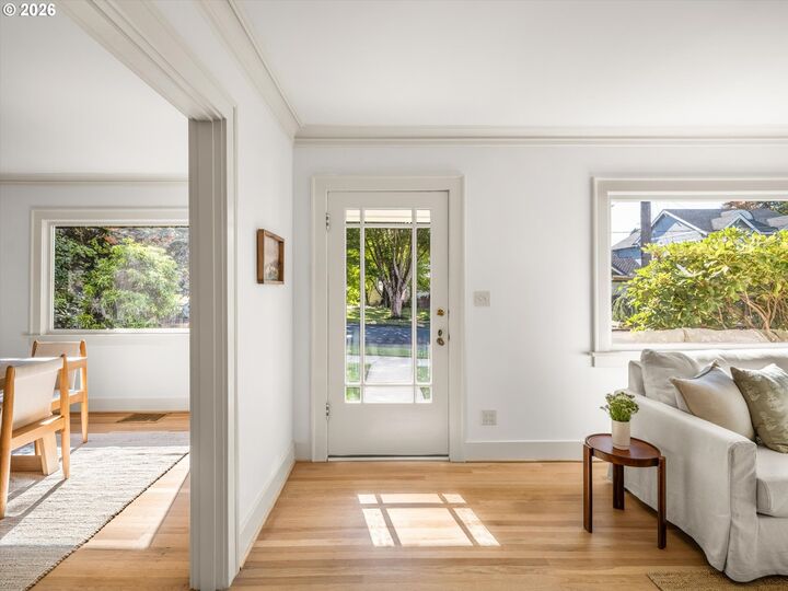 Property Photo: 2560 NE 30th Ave OR 97212