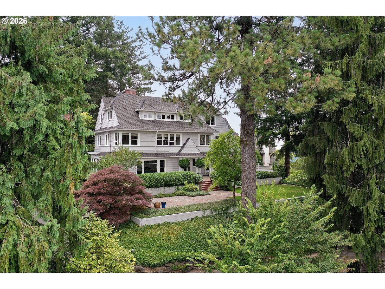 Property Photo: 1708 SW Hawthorne Ter OR 97201