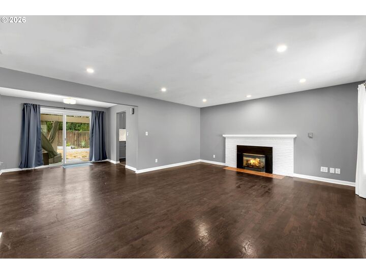 Property Photo:  4704 NW Grant St  WA 98663 