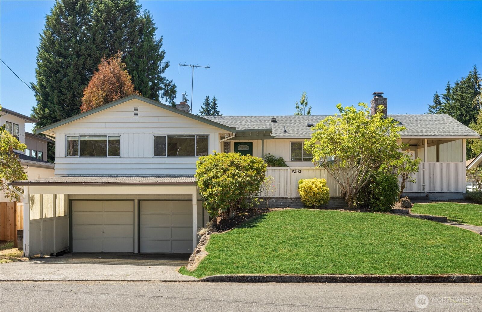 Property Photo:  4333  123rd Avenue SE  WA 98006 