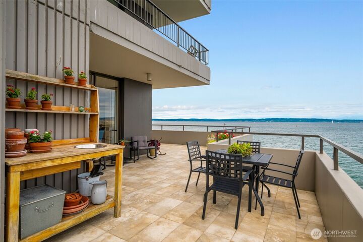 Property Photo:  6533  Seaview Avenue NW 101A  WA 98117 