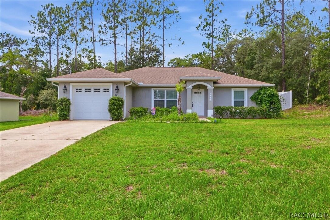 Property Photo: 8044 N Creek Way FL 34434