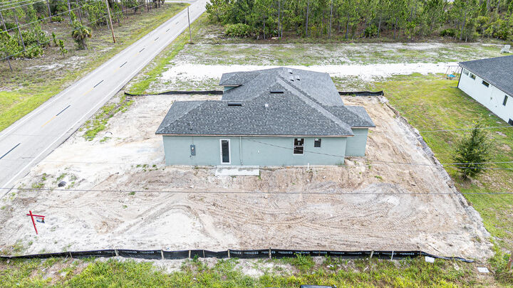 Property Photo:  1300 E 10th Street  FL 33972 