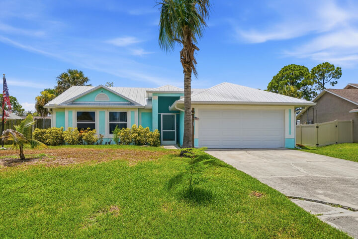 Property Photo:  1074 SW Barbarosa Avenue SW  FL 34953 
