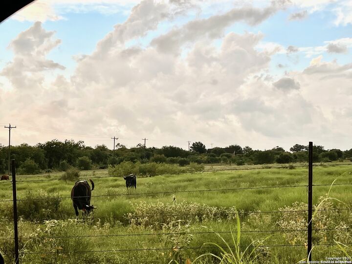 Property Photo: 2118 Cr 421 TX 78160