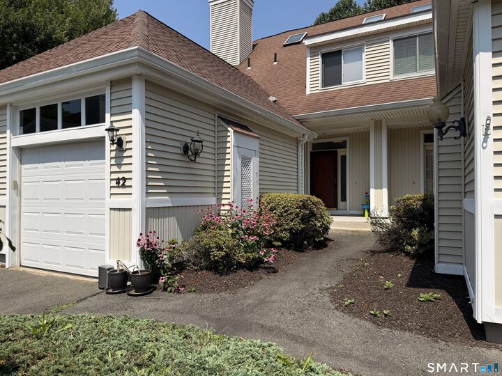 Property Photo:  42 Summerfield Gardens 42  CT 06484 