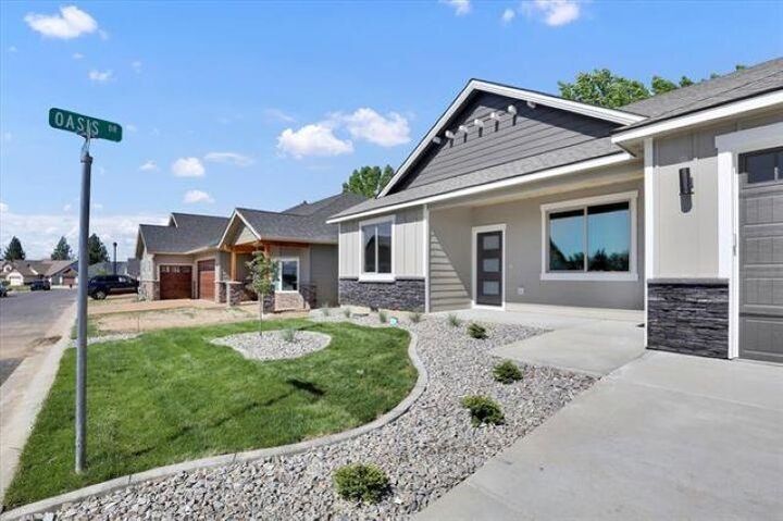 Property Photo:  1109 -15 N Country Club Dr Unit 15  WA 99006 
