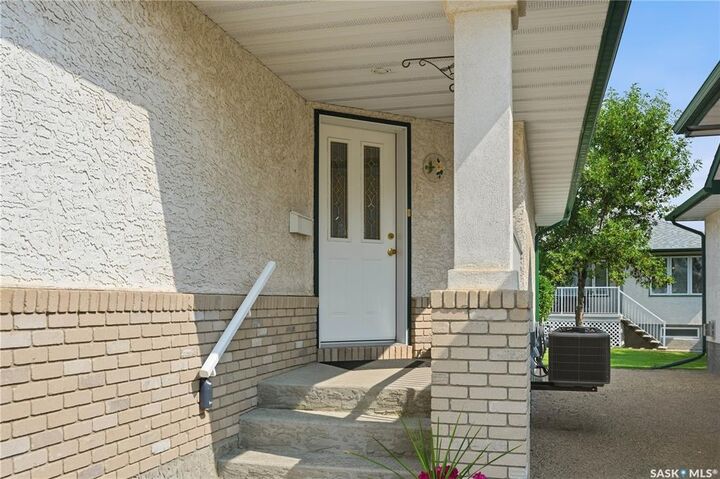 Property Photo:  3291 Thames Crescent E  SK S4V 2Y9 