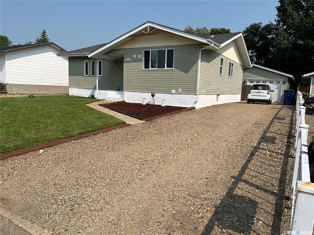 Property Photo:  214 Westview Drive  SK S0H 0Z0 