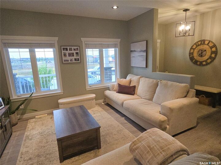 Property Photo:  652 Ells Crescent  SK S7L 6H9 