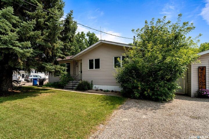 Property Photo:  105 Ash Street  SK S0G 5H0 