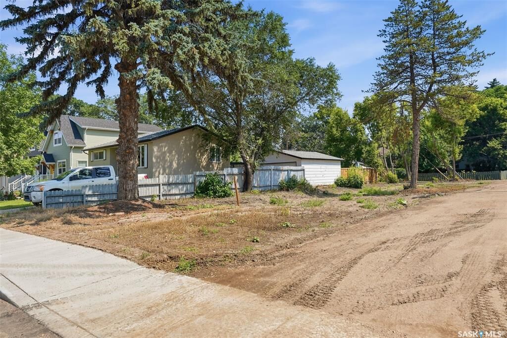 Property Photo:  1809 Belfast Avenue  SK S7M 0L6 